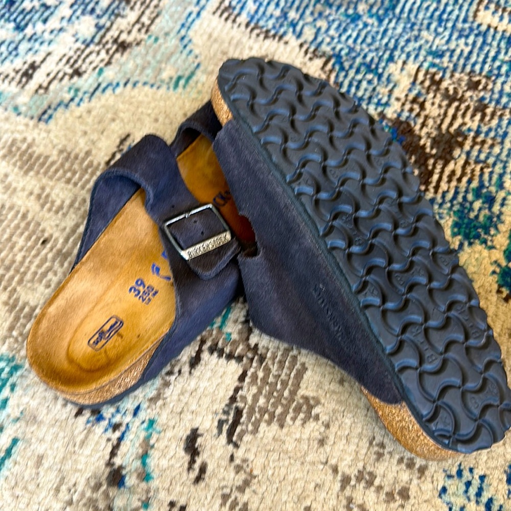 Navy suede Arizona Birkenstocks 39
